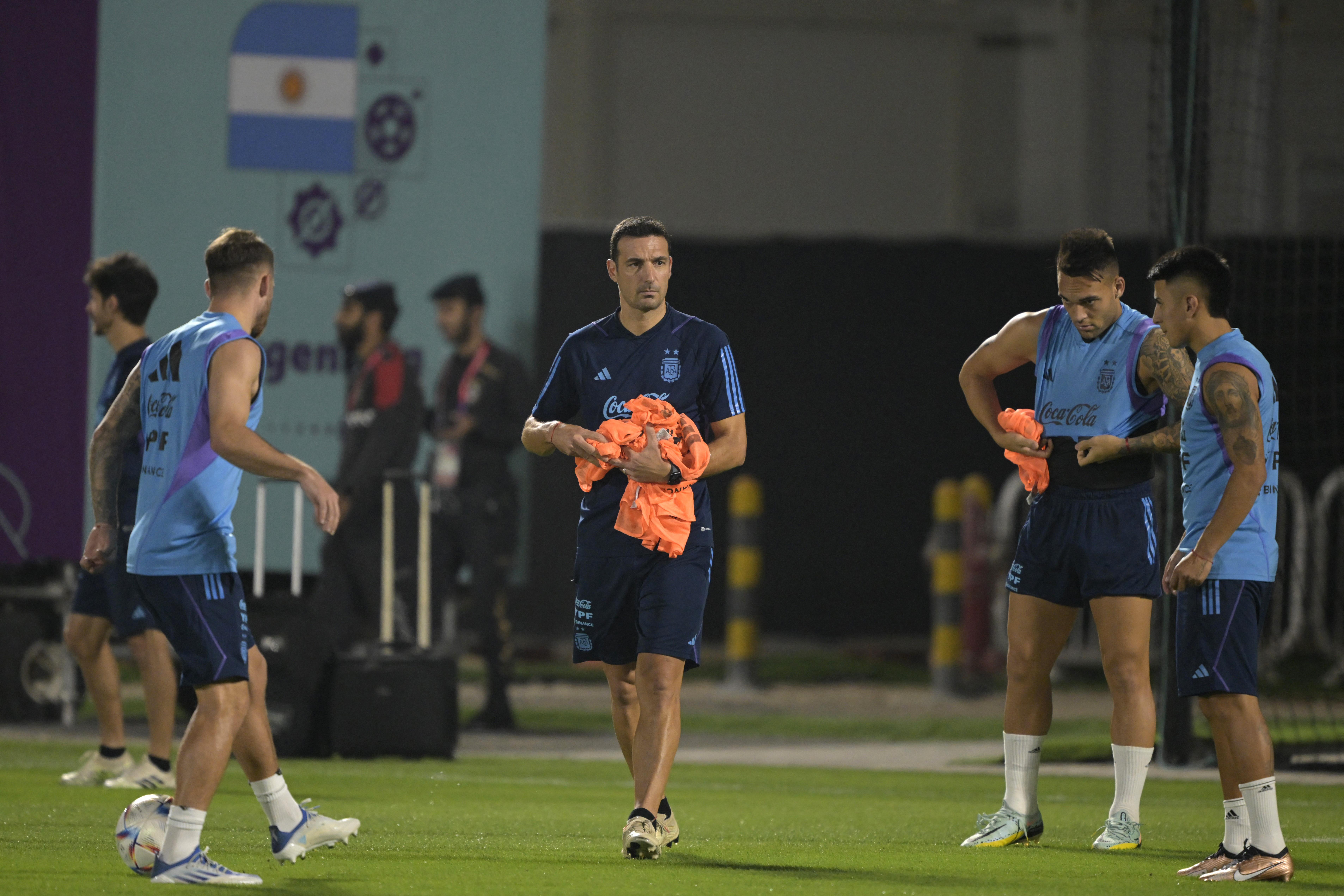Scaloni cáfolta a pletykát, hogy Messi sérült