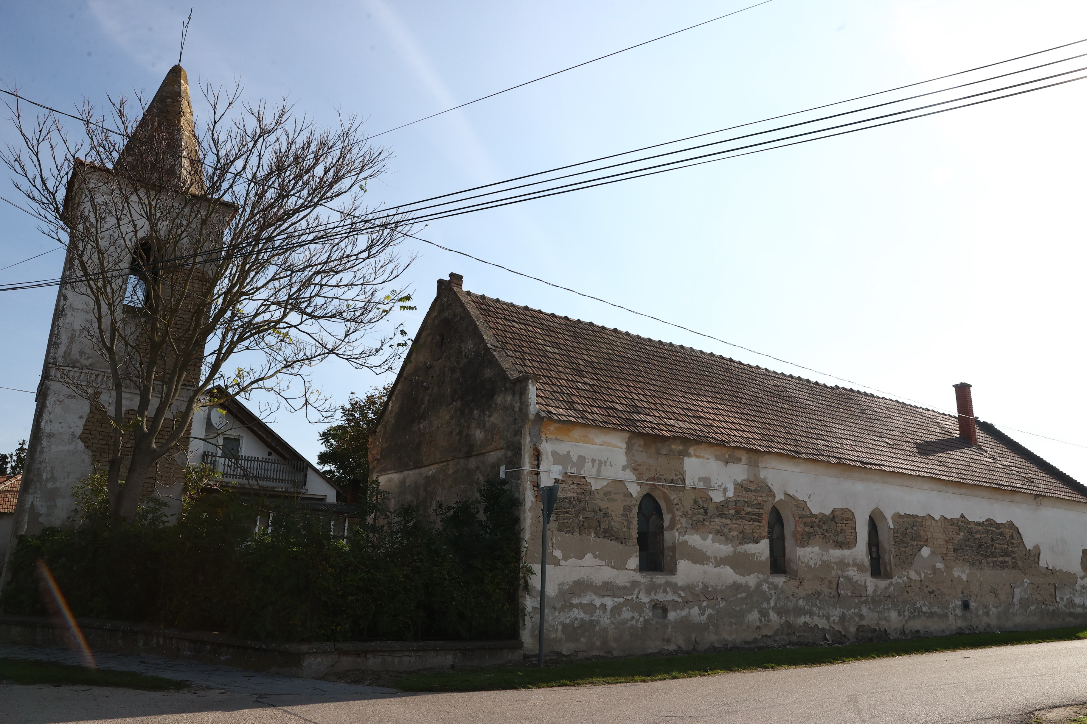 Rendőrök vonultak ki Varnus Xavér templomához