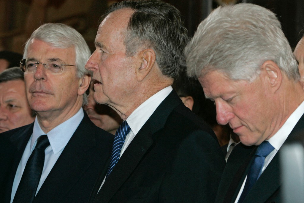 Geoge H. W. Bush és Bill Clinton Borisz Jelcin temetésén