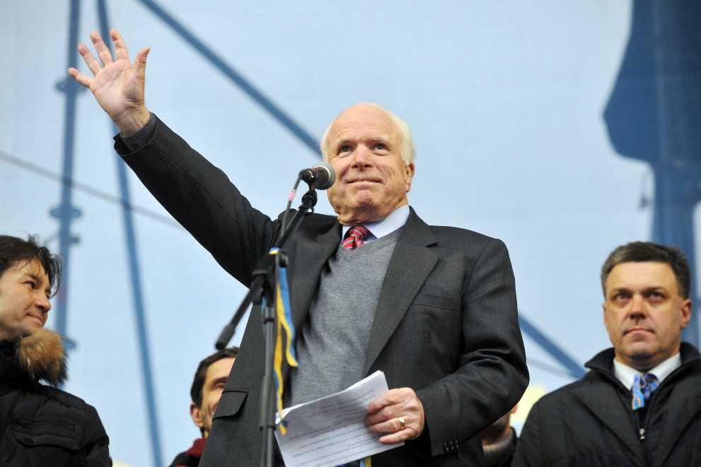 John McCain szenátor Kijevben