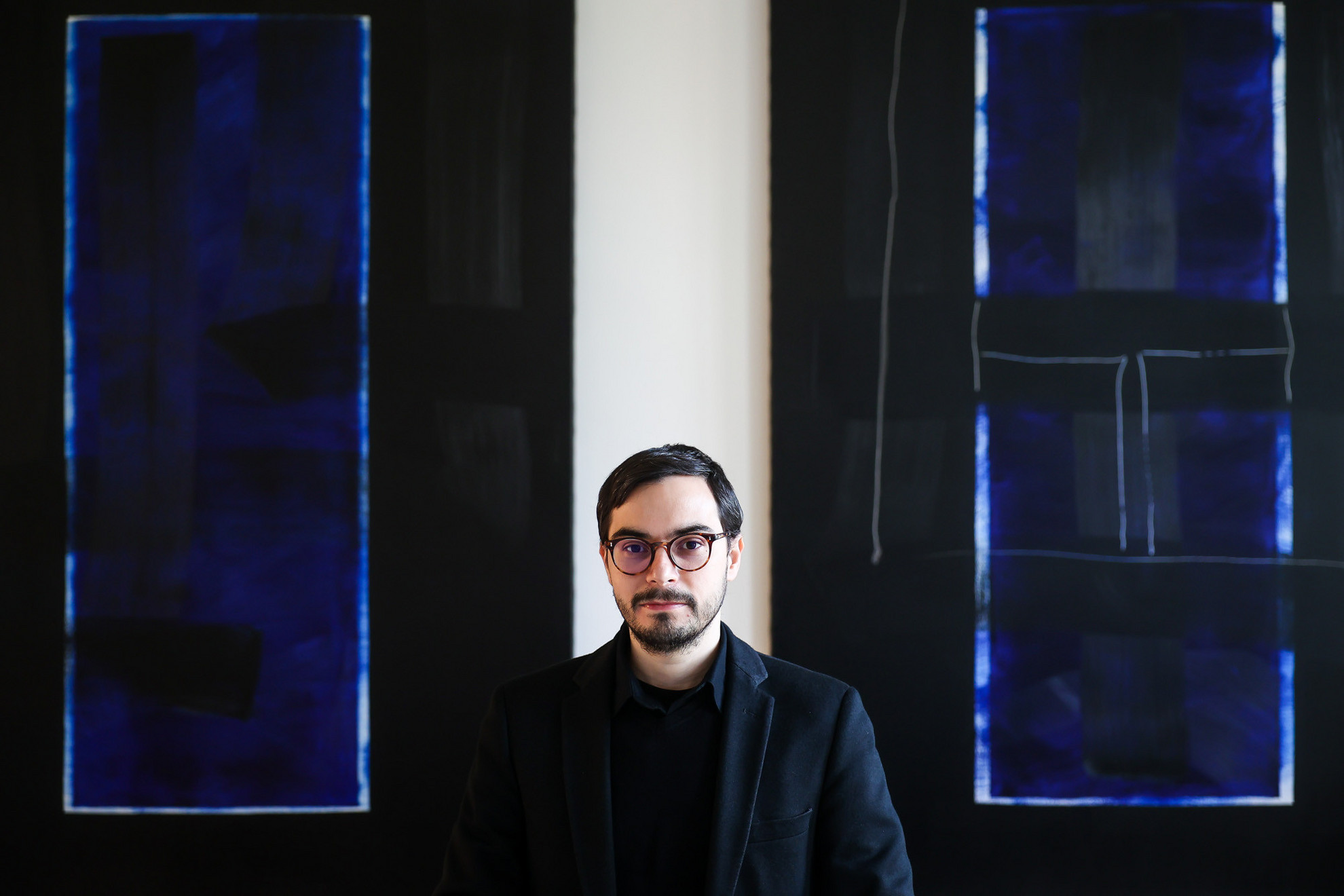Fotó: MH/Hegedűs Róbert Festmények veszik körül munkahelyén is