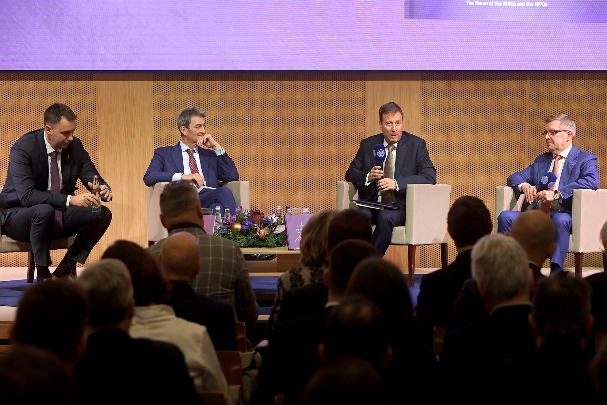 Fotó: MH/Hegedús Róbert Palotai Dániel, az IMF ügyvezető igazgatója, Cséfalvay Zoltán, a Mathias Corvinus Collegium Technológiai Jövők Műhelyének vezetője, Baksay Gergely, ügyvezető igazgató, Magyar Nemzeti Bank és Matolcsy György