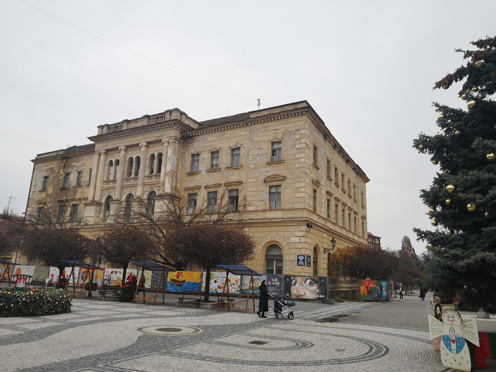 Romos hajdani kórházépület a város szívében