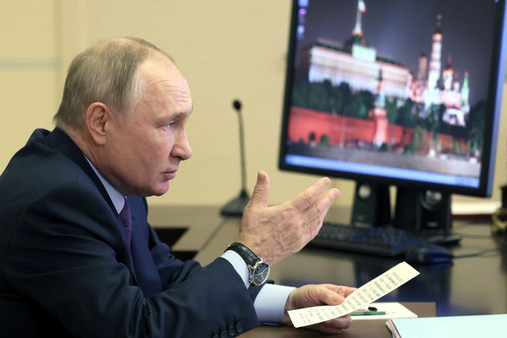 Putyin Scholznak: A rakétacsapások kényszerű válaszintézkedések