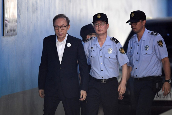Fotó: AFP/Jung Yeon-je Dél-Koreában kegyelmet kapott egy korrupciós vádakkal elítélt korábbi államfő