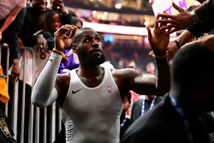 Fotó: AFP/Adam Hagy LeBron James 47 ponttal ünnepelte születésnapját