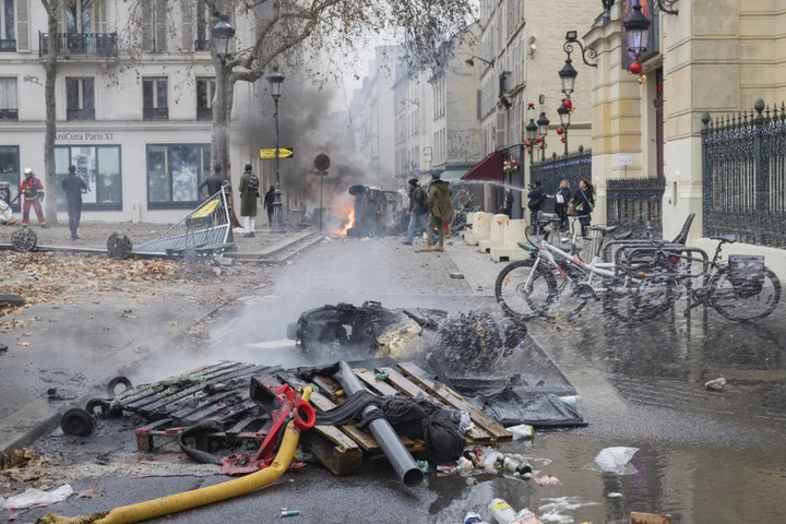 Háborús állapotok uralkodtak Párizsban szenteste