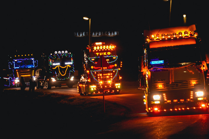 Hatvan gépjárműből álló konvojjal rendezik meg a Dédesi Fényparádét és Jótékonysági Felvonulást