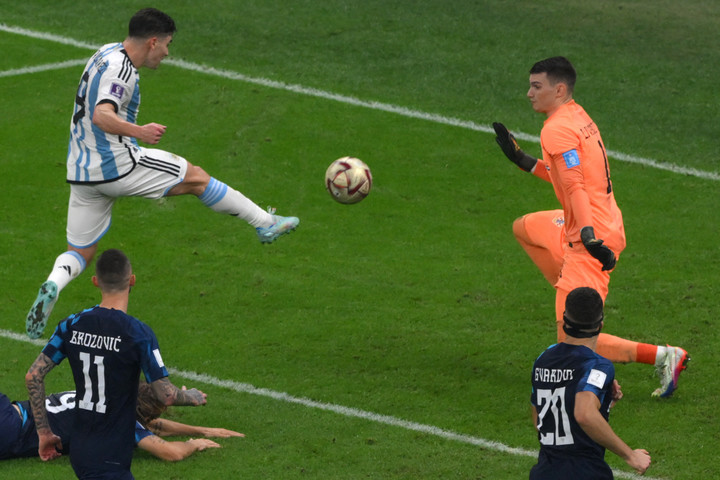 Fotó: AFP/Paul Ellis Messi parádézott, és Álvarez is felnőtt mellé