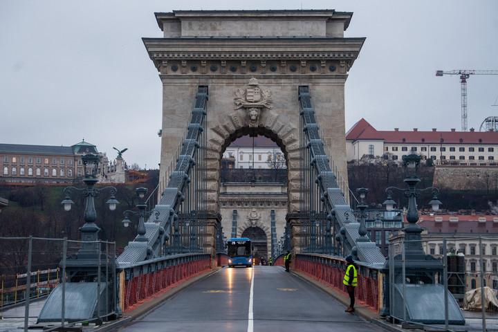 Fotó: MTI/Balogh Zoltán Autóklub: Budapest nem engedheti meg magának, hogy autóval ne lehessen átkelni a hídon