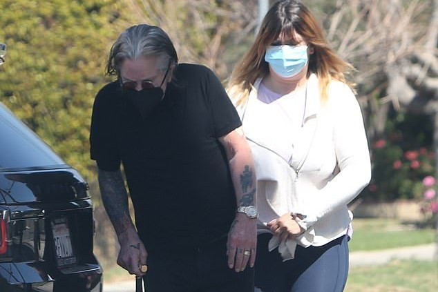 Aggasztó fotókon a 74 éves Ozzy Osbourne: Parkinson-kórral küzd a legendás zenész