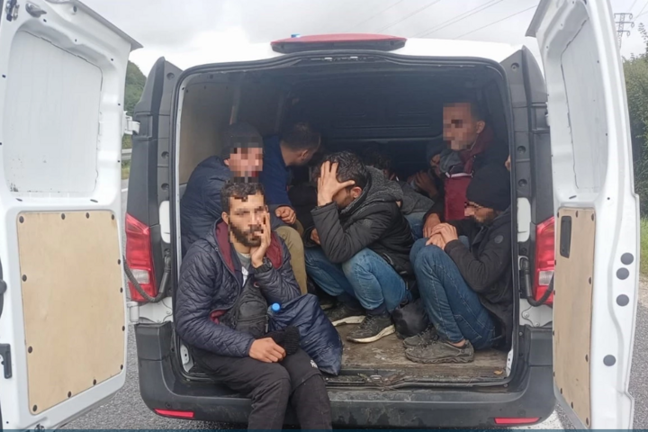 Fotó: A szlovák rendőrség felvétele Karácsonykor sem pihennek az illegális migránsok