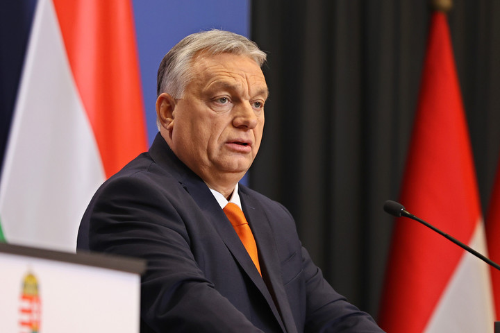 Orbán Viktor a szomszédos országokkal ellentétben óvatos politikát folytat