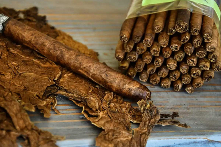 Fotó: MH Több ezer szál szivart és kubai cigarettát találtak a pénzügyőrök