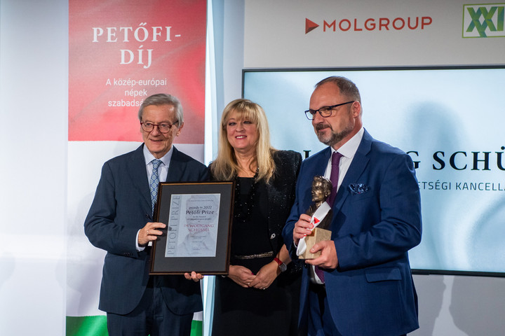 Wolfgang Schüssel kapta idén a Petőfi-díjat