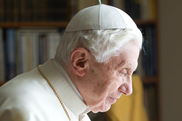 XVI. Benedek temetése - a Szent Péter-székesegyházba vitték a koporsót