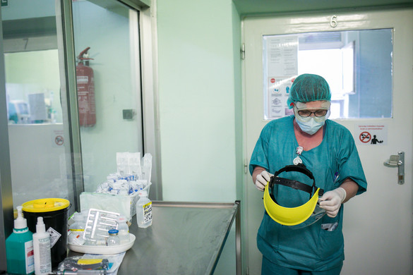 Megkezdődött a koronavírus-járványban dolgozó egészségügyi dolgozók munkabér-elszámolása