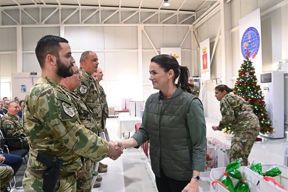 Irakban szolgáló magyar katonákat látogatott meg a köztársasági elnök
