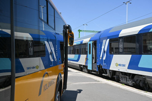 MÁV–Volán: Ünnepi menetrend szerint járnak majd a vonatok, a buszok és a HÉV