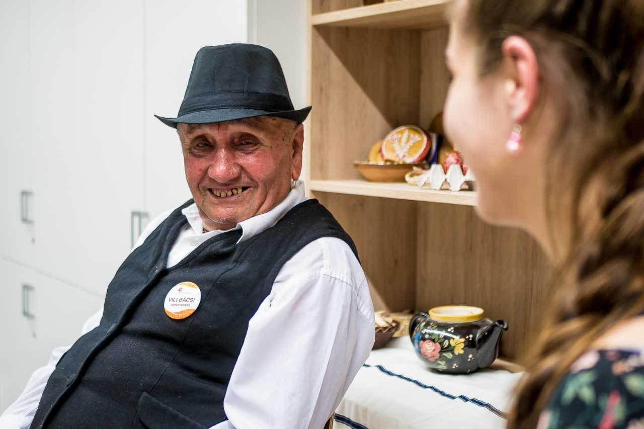 Fotó: Hagyományok Háza A tavaly elhunyt arnói mesemondó: Csipkés Vilmos, akinek egy meséjét már a fia mondta mesekönyve bemutatóján