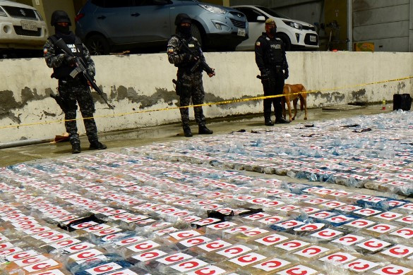 Fotó: Marcos PIN / AFP Több száz kilogramm kokaint foglaltak le a hatóságok Ecuadorban