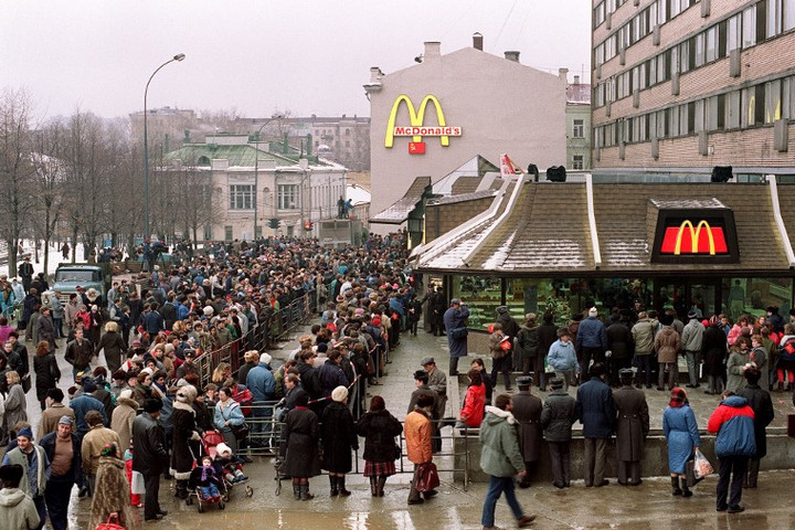 Harminchárom éve nyílt meg az első McDonald’s Moszkvában