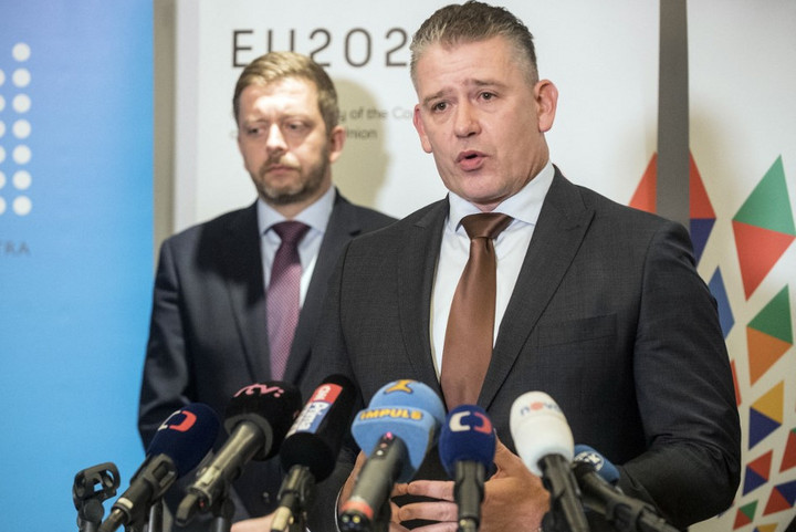 Hazaküldené a migránsokat a szlovák belügyminiszter