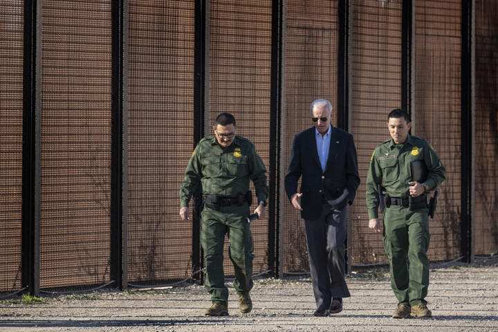 Fotó: AFP/Jim Watson Biden elnök a mexikói határnál