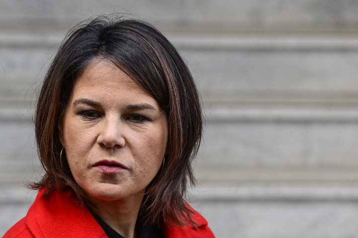 Baerbock: Putyin 11 hónap után sem tett le gyilkos tervéről!