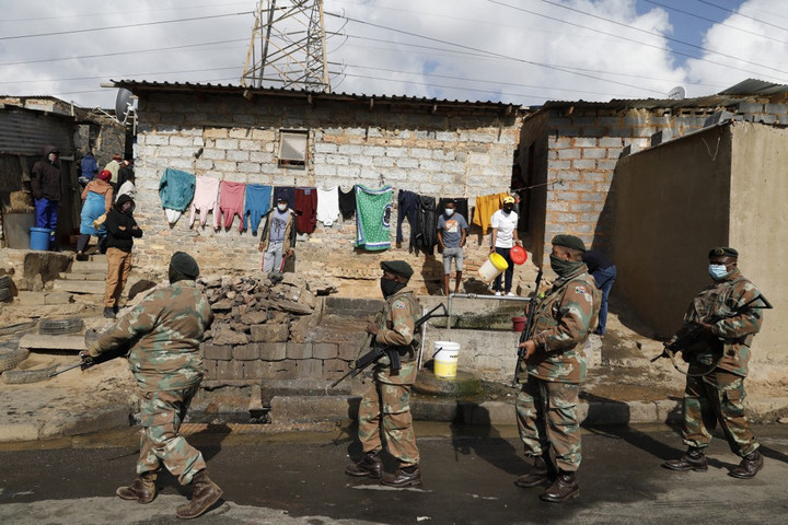Fotó: AFP/Phill Magakoe Dél-afrikai katonák ellen indult vizsgálat