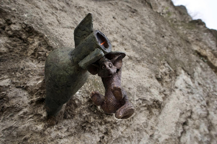 Talányos új Kis Vuk-szobor bukkant a Gellért-hegyen