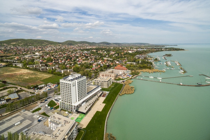 Turisztikai fejlesztéseket adtak át Balatonfüreden