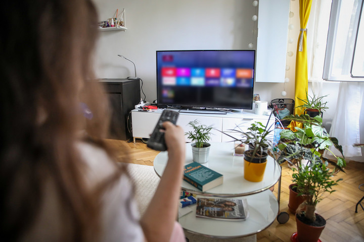 Fotó: MH Kiderült, hogy mire panaszkodnak a legtöbben, ha tévézésről van szó
