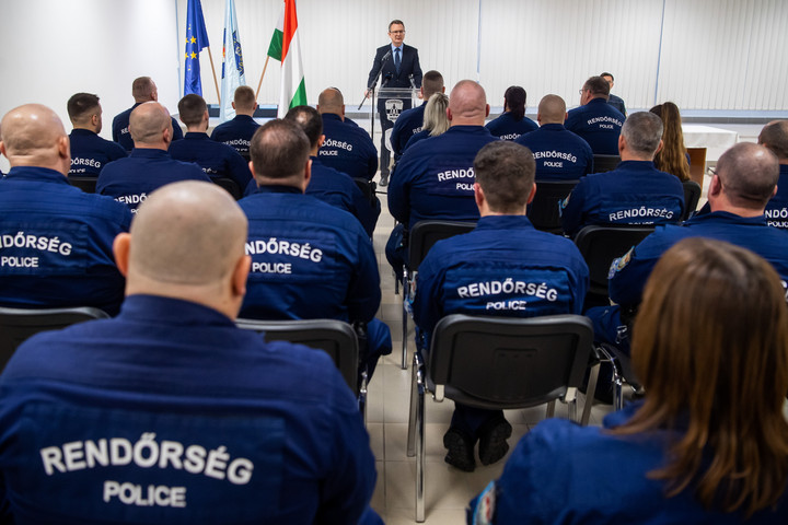 Rétvári: Óriási közbiztonsági kockázatot jelent az illegális migráció Európában