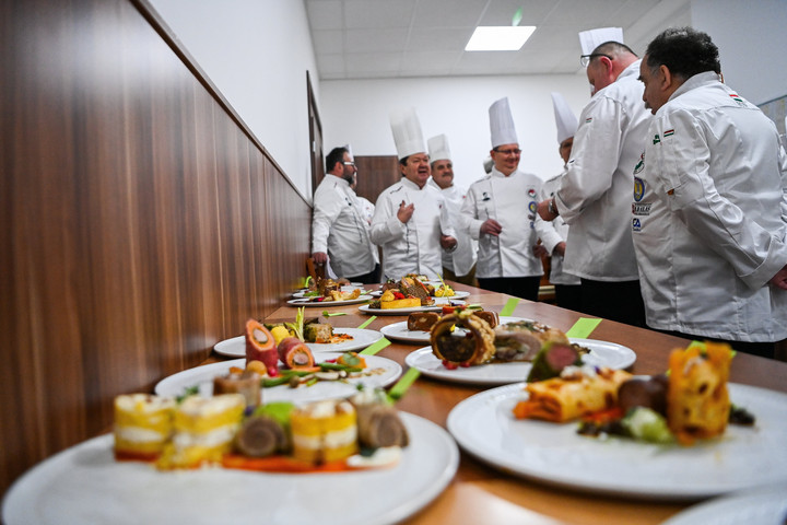 Tizenkét csapat jutott tovább a Magyarország étele 2023. szakácsversenyen