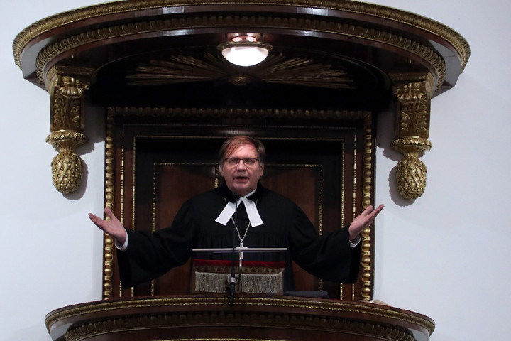 Fotó: MTI/Vajda János Fabiny Tamás evangélikus püspök kapta a Both Antal református alapítvány díját Debrecenben