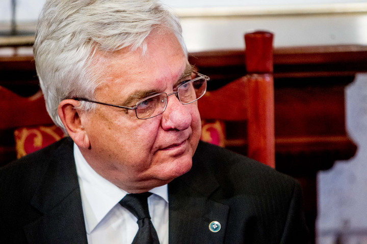 Fotó: MH A losonci zsinagógában búcsúznak el Duray Miklóstól