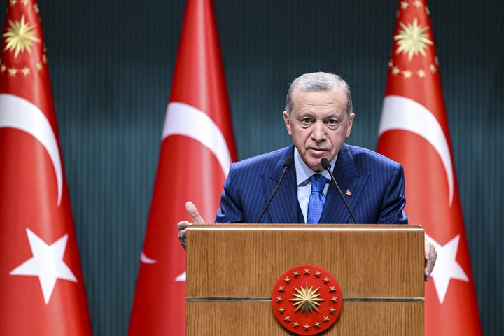 Törökország bekérette a holland nagykövetet egy hágai Korán-égetés miatt