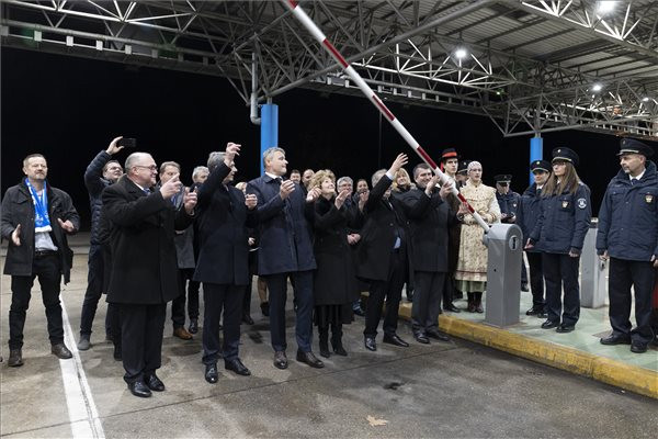 Fotó: MTI/Varga György Horvátország csatlakozott a schengeni övezethez