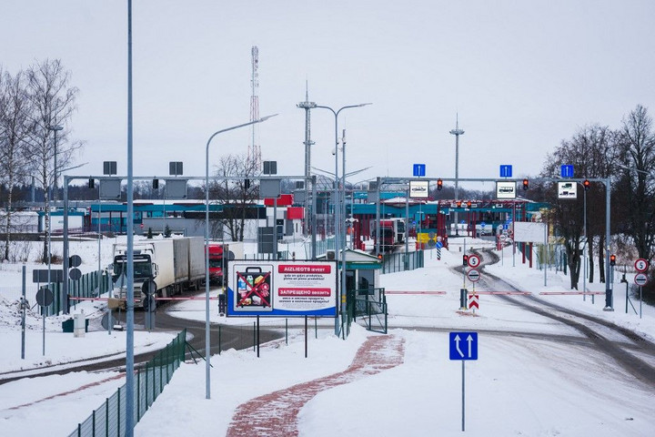 Lettország meghosszabbította a rendkívüli állapotot a Fehéroroszországgal közös határán