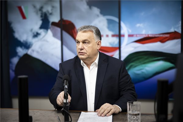 Orbán Viktor: Ideje lecsapolni a mocsarat Brüsszelben!
