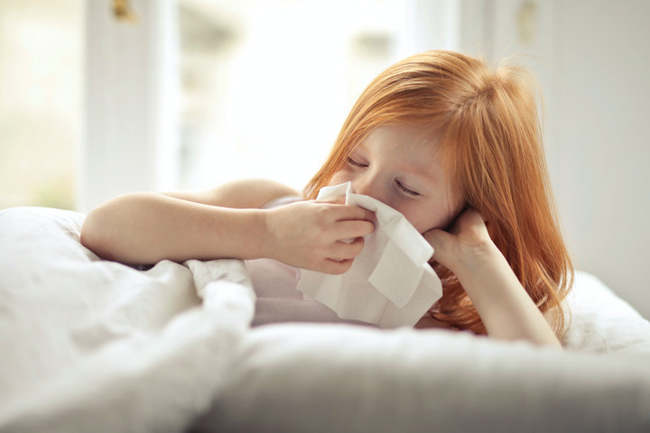 Ötvennégyezer embernél diagnosztizáltak influenzaszerű megbetegedést az év hetedik hetében