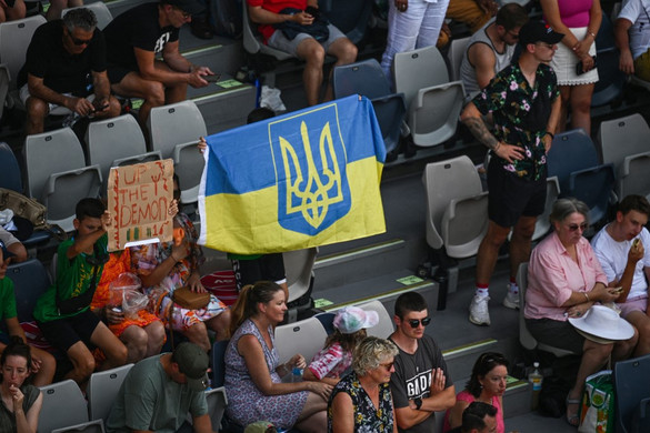 Ukrán panasz után kitiltották az orosz zászlókat
