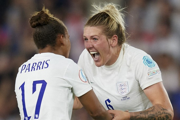 Fűtött pályákat követelnek az angol női labdarúgók