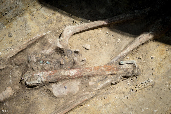 Árpád-kori és germán sírokat találtak Tatabányán