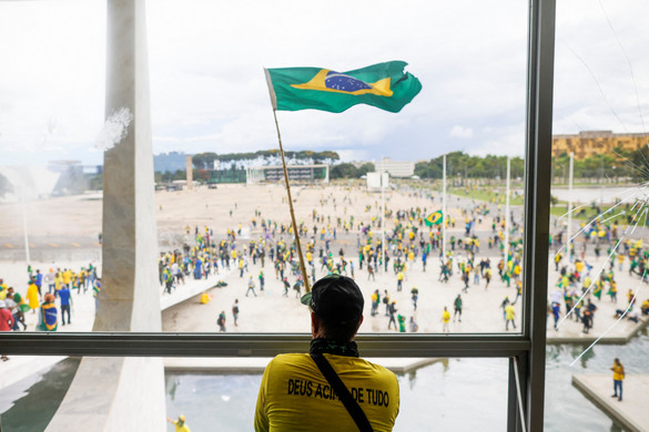 Bolsonaro hívei rohamozták meg a brazil kongresszus épületét – VIDEÓ