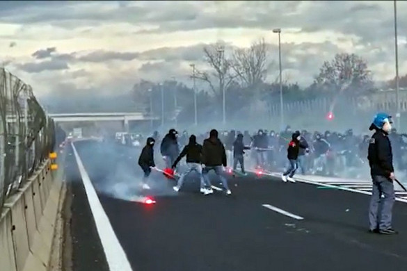 Félelem és rettegés az autópályán, focihuligánok százai hozták el a poklot - VIDEÓ