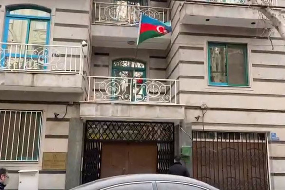 Lövöldözés volt Azerbajdzsán teheráni nagykövetségénél, halott is van