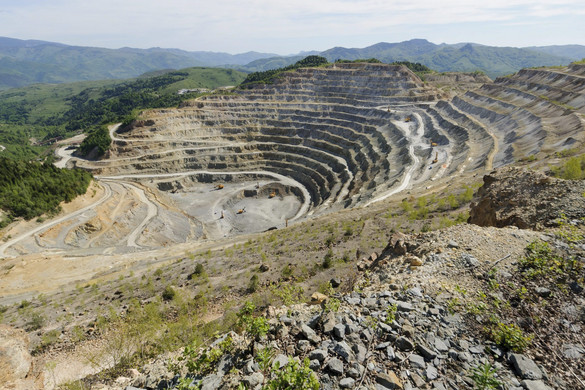 Áder János szerint továbbra sem tiltották be a leginkább környezetszennyező bányászati technológiát