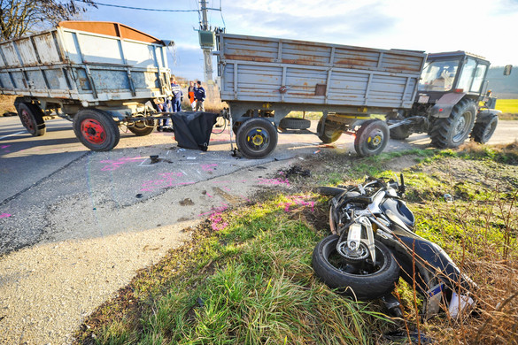 Traktorral ütközött és meghalt egy motoros Tolnában